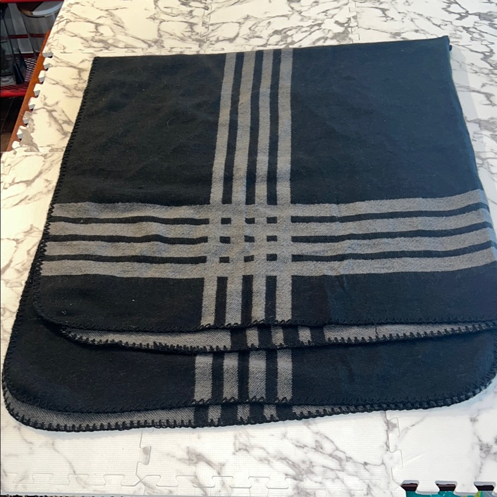 BB Dakota Black and Gray reversible plaid poncho Scarf wrap - Picture 1 of 6